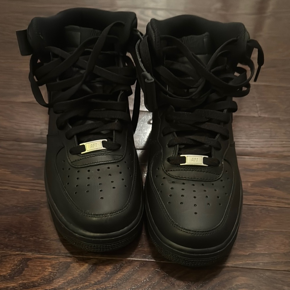Nike Black Athletic High-Top Shoes with Leather Upper